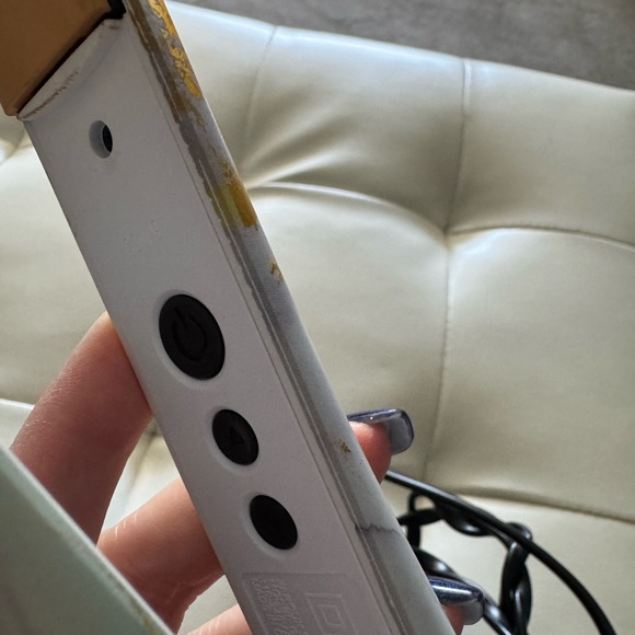 MUST GO MOVING SALE- TODAY ONLY 👱‍♀️ CHI Flat Iron straightener - Picture 4 of 8